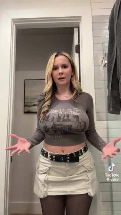 @yellz1 surprised someone recognized her without seeing her tits