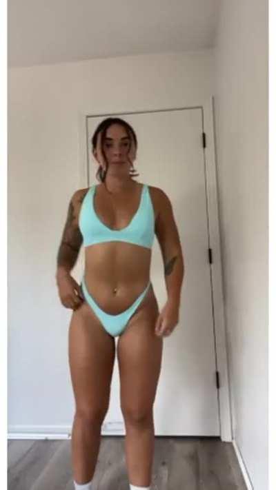 So hot 🥵 and thick 🍑