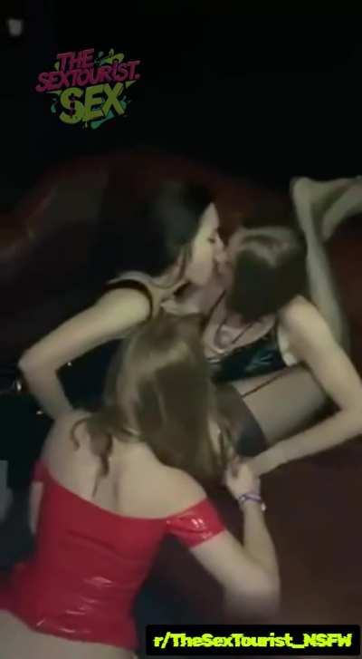 Buttplugged Lesbians Have a Pussy Licking Threesome @ the Nightclub‼️👯‍♀️👯🪩🍾