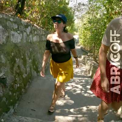 Do you prefer the black or white t-shirt ?