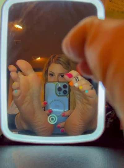 Dirty mirror selfies and good music 🥰