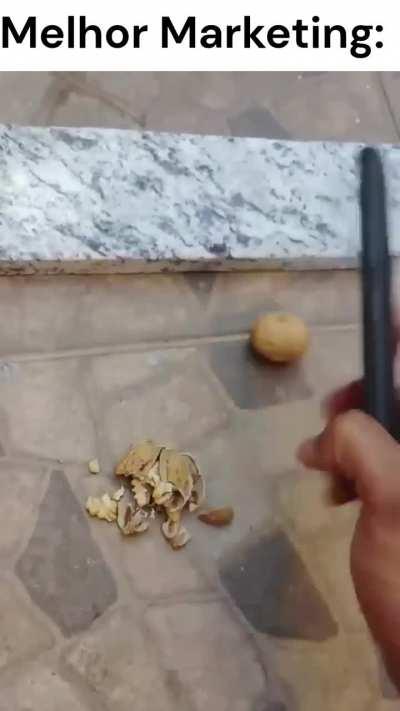 Se esse cara tentar me vender uma pedra dizendo que é um telefone, é provável que eu compre