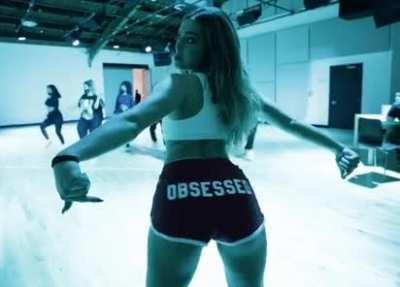 Addison Rae’s huge ass