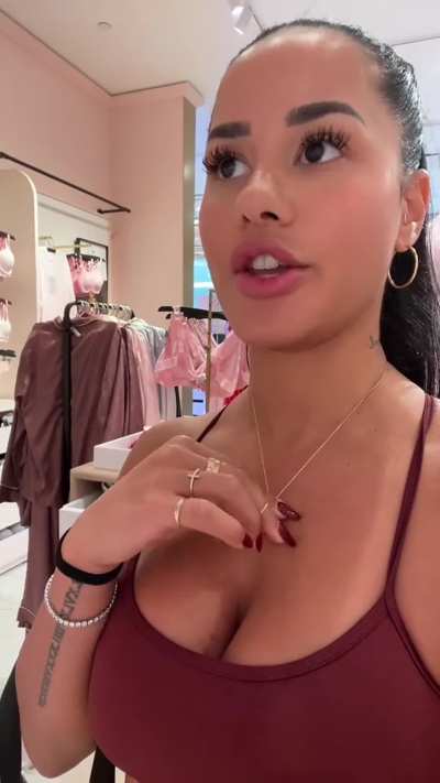 The “girls” official measurements (32DD) - Tik Toc 