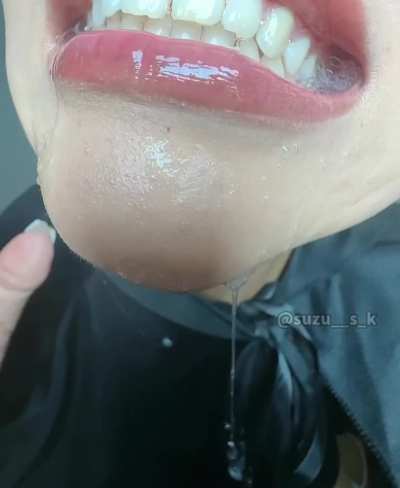 Messy Wide Mouth Saliva Play