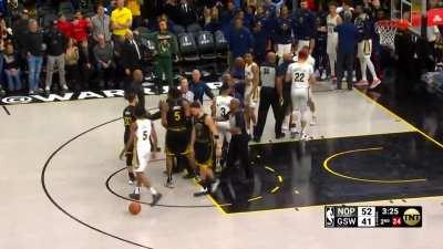 [Highlight] Draymond Green kicks Herb Jones