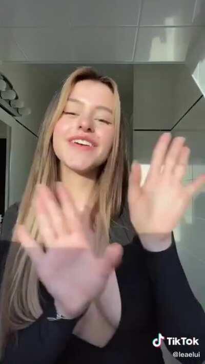 Nice cleavage 😍🤤 Pt.3