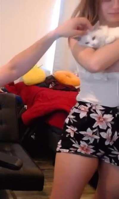 Poki's thicc thighs