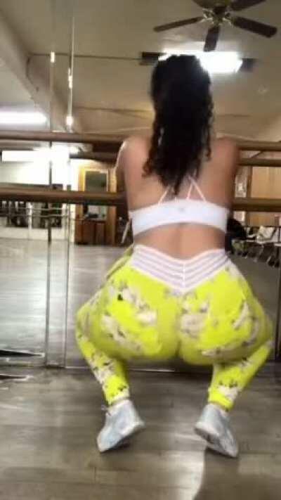 twerkin in leggings