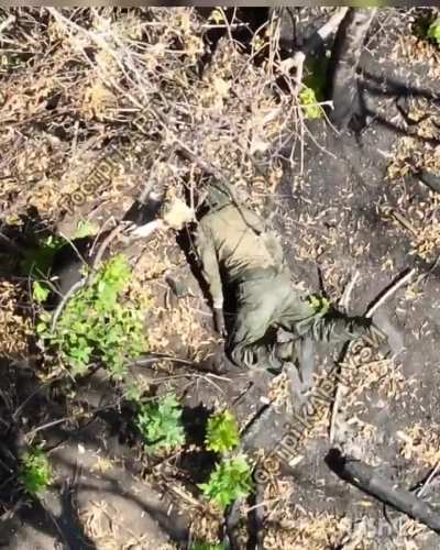 russian soldier suffers fatal seizure after being hit by a foot crusher drone drop of the peaky blinders unit. September 2025.