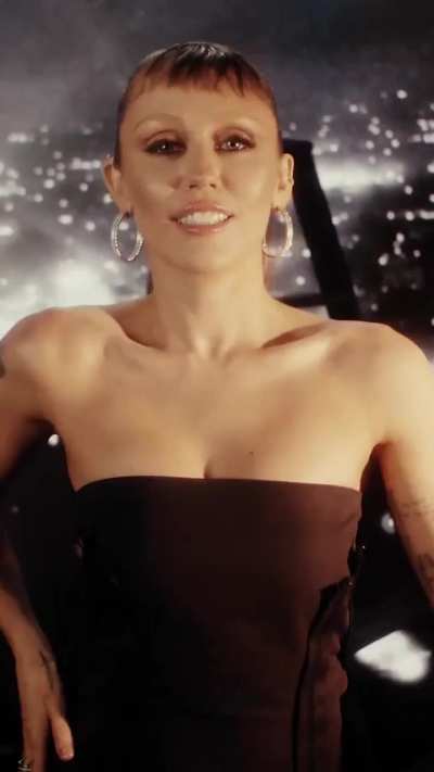 ‘A little commotion for smiley inside the VF Oscar Video Studio’ | IG March 2025