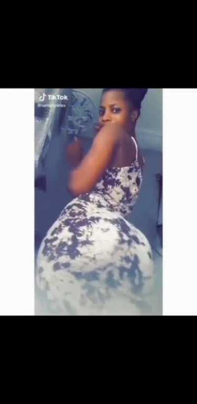 TikTok: iamtwinkles, very sexyyy ebone😏