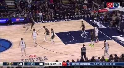 [Highlight] Jaden McDaniels puts a Nugget in jail with suffocating on-ball defense