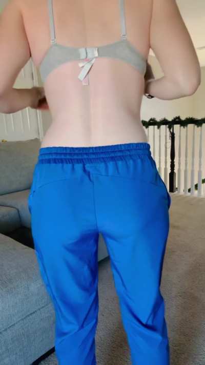 After a shift in the ER I usually strip off my dirty scrubs in the garage, but it’s really cold outside so I stripped in the living room🥶🫣😜