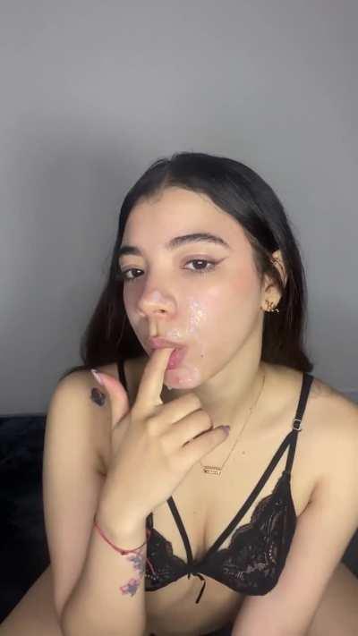 Crazy cumshot babeee...