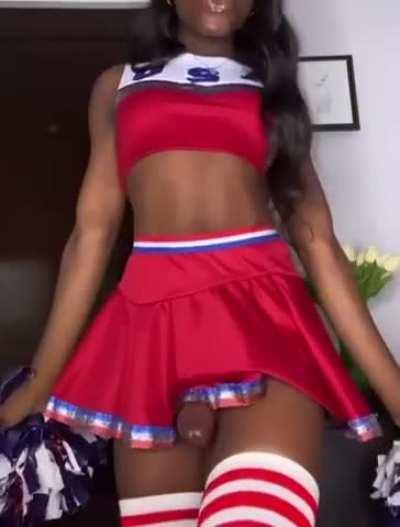 cheerleader girl has a surprise 🥰