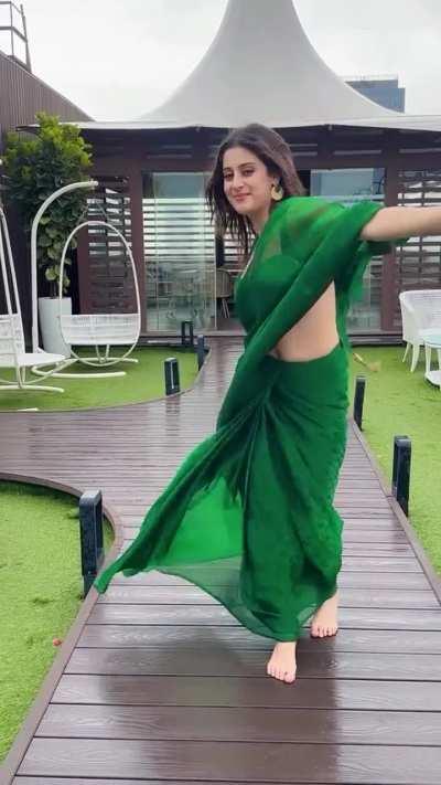 Mann lagake mehnat karo aur paise kamao bhailog aisi ek item biwi bhi toh lana hain na jisko berehmi se roz ragad ke chodoge.