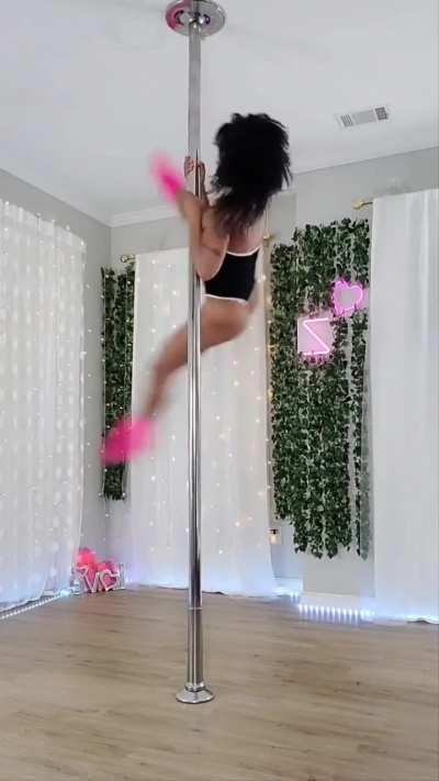 Zippora Emon (@zipporaflexpolefit)