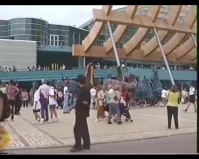 Converti recentemente uma cassete que tinha em casa com filmagens da Expo 98. Foi a única cassete que encontrei. Espero que gostem!