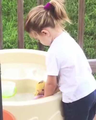 Cursed cute kid... 😂😂😂