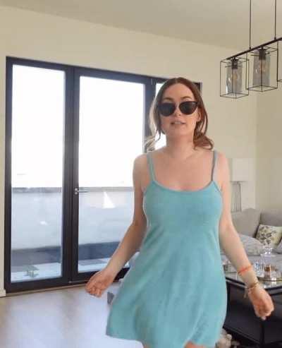 Sonny zeigt ihr neues Kleidchen 🤤