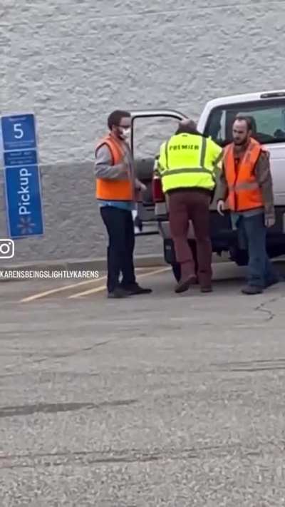 Lady confronts contractor for abusing hardware store workers 