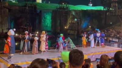 Universal studios Japan, ONE PIECE premier show (character closing vows)