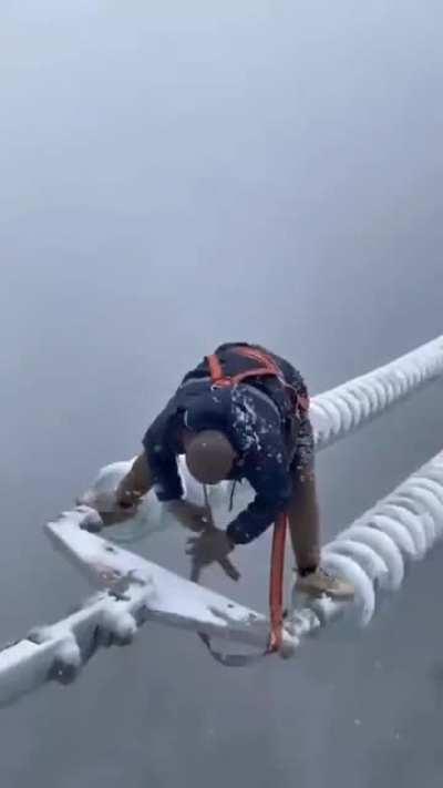 This Chinese worker, working in the middle of a storm to restore power, respect
