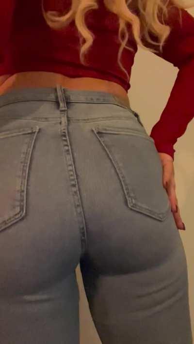 Come closer baby, I have enough farts for you hihi