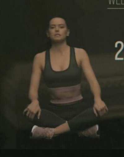 Just admiring Daisy Ridley. Bloody. Gorgeous!