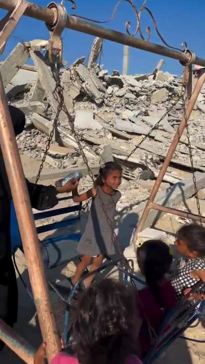 Be the reason for the joy of the children of Gaza. Contribute with us and be part of their smile