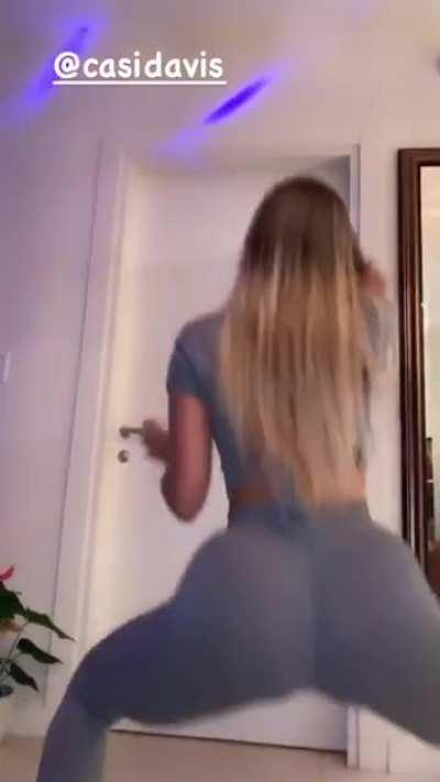 She twerk better than Katya and Yovanna thats for certain 🍑🍑🍑🍑🍑🍑🍑