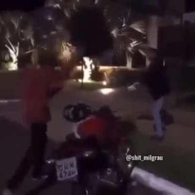 Tadinho do rato mano, fiquei puto