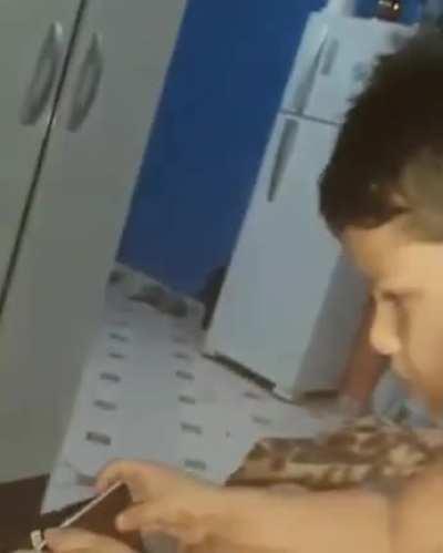 Caraio um salmão jogando free fire