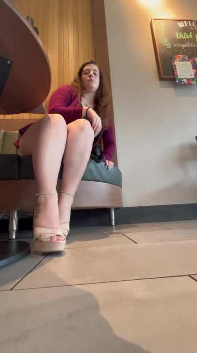 Come serve at my feet for feetsy Friday beta boi 