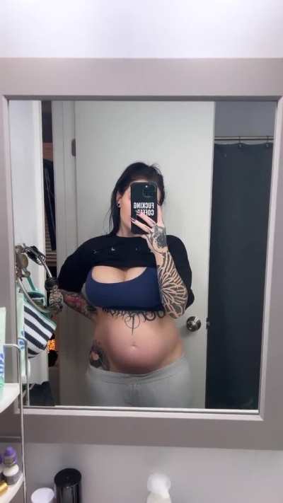 Do you love how I flex my 31 week belly?