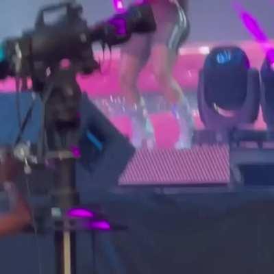 Nicki Minaj @nickiminaj