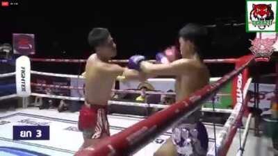 Fluknoi ends the fight with a brutal head kick knockout in today's True4U main event.