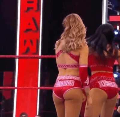 Peyton Royce. Such a doll😍😍