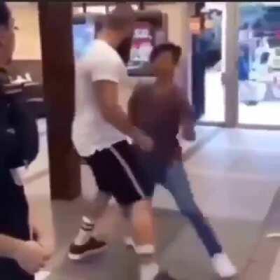 Luba dançando com a turma