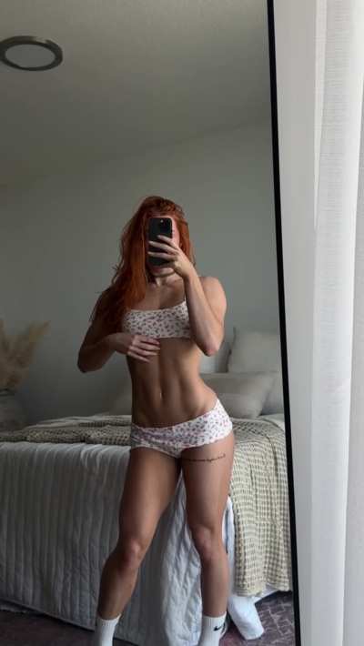 Your fav redhead gym girl :)