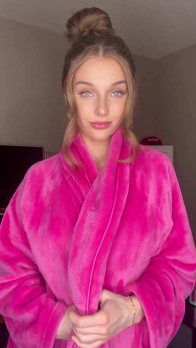 Revealing college boobs