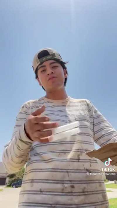 Mujicano que disfruta de conducir de noche