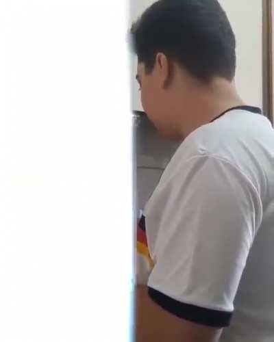 Ele acabou com a luz da cidade