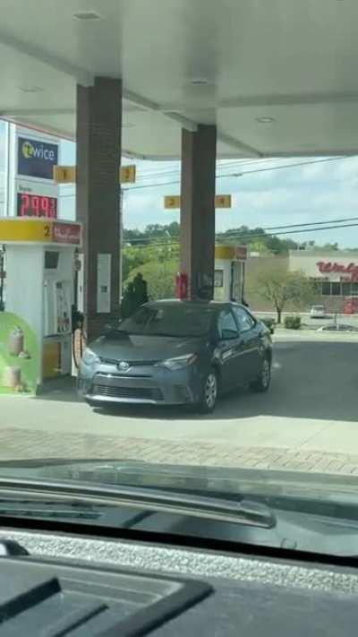 She’s an idiot in AND out of the car