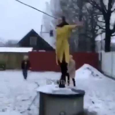 Супергерой-телепорт: задержи дыхание [обнимает]