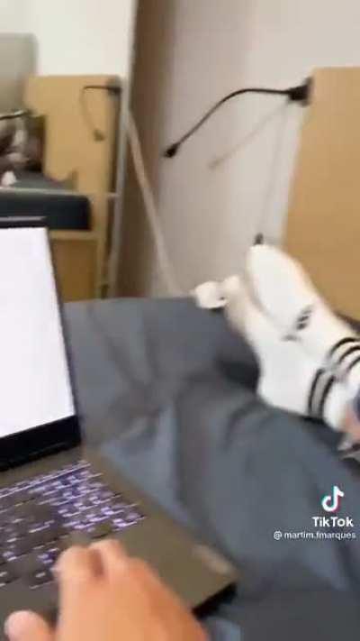 Rapariga= mulher (meme português)