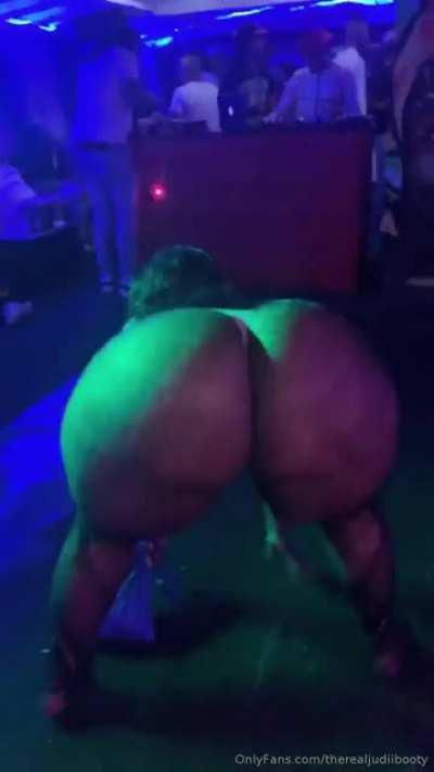 She got that grown ass #HoochieBootie 🤩😍🍑🍆