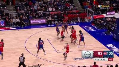 [Highlight] Ausar Thompson blocks Zach Lavine, Lavine gets the ball back and scores a tough layup for a career high 51 points