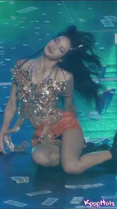 BLACKPINK 💋 LISA • MONEY ➡️ SUPER SLOW